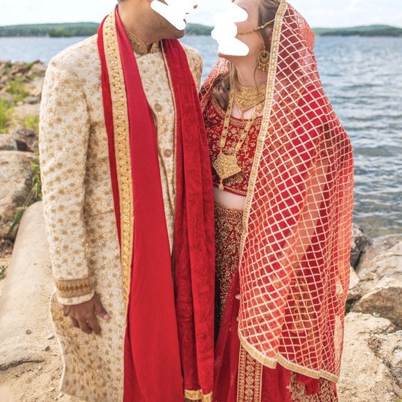 Red wedding bridal lehenga with dupattas - Picture 4 of 7
